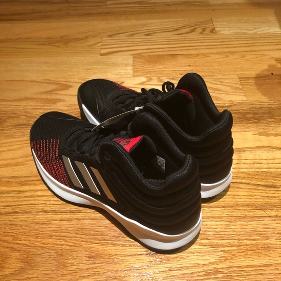 Basketball Shoes - Picture 3 of 4